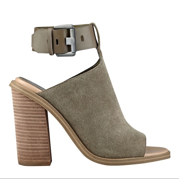 Marc Fisher Shoes - Marc Fisher Vashi Peep Toe City Sandal - Size 6.5